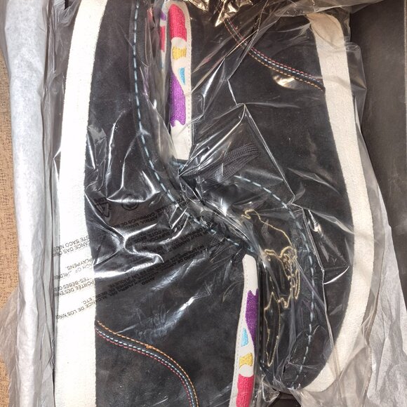 ? Clarks Wallabee “Black Embroidery – One School NY”  SZ 13 • BRAND NEW main image 5